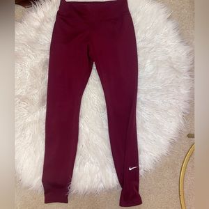 Nike Women’s One Luxe 7/8 Legging in Color Maroon
